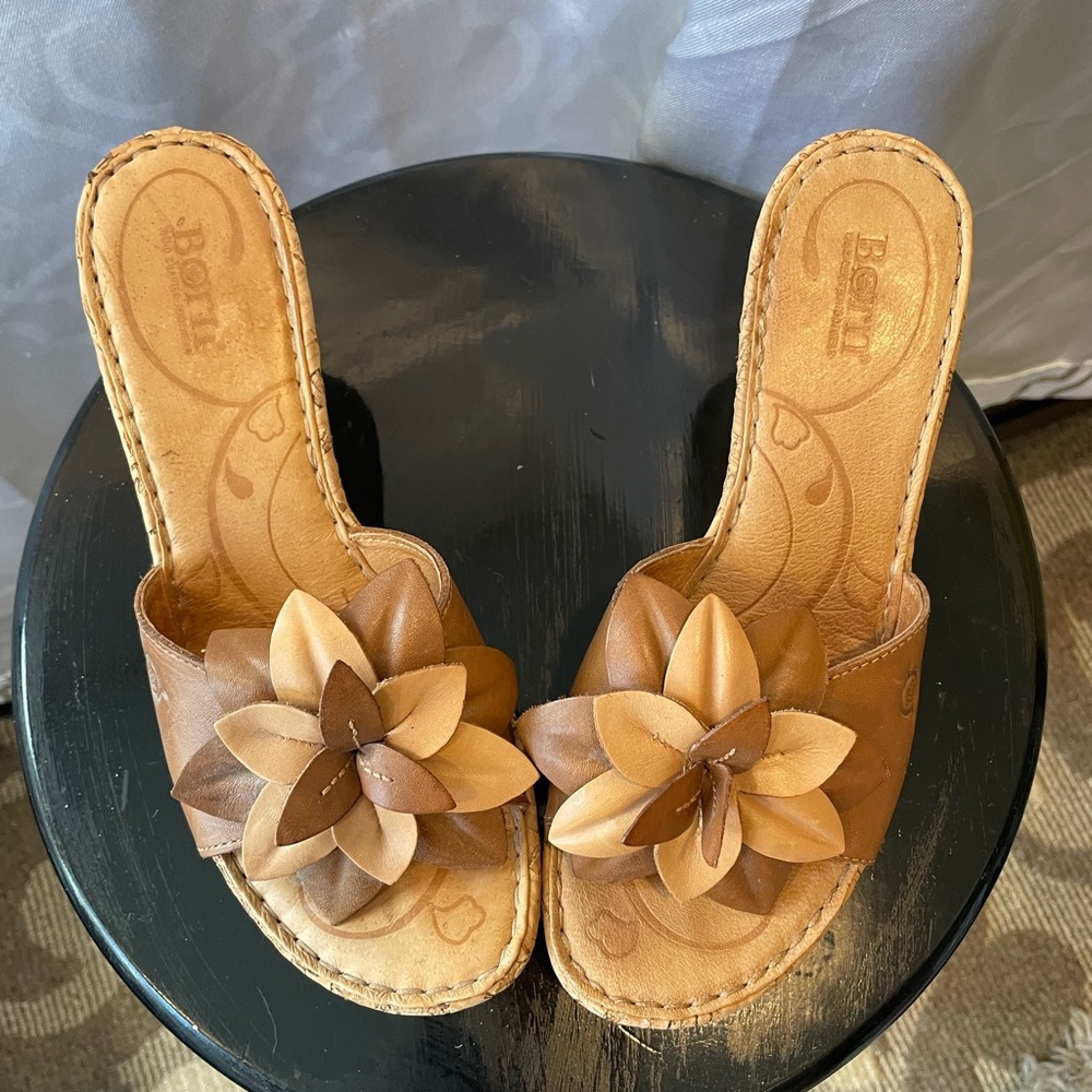 Born shoes/leather wedge sandals / beautiful two tone with pretty flower design.